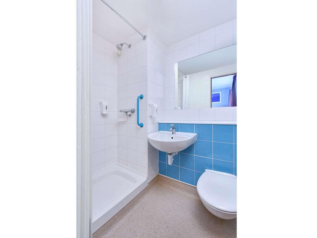 Travelodge Shrewsbury Bayston Hill Room photo