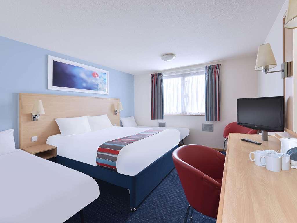 Travelodge Shrewsbury Bayston Hill Room photo